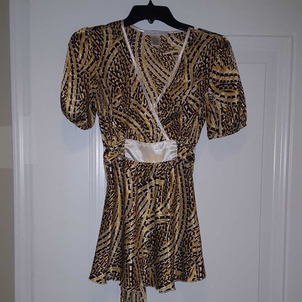 charlotte russe soze small Blouse ehote yellow with tie in back. Vneck